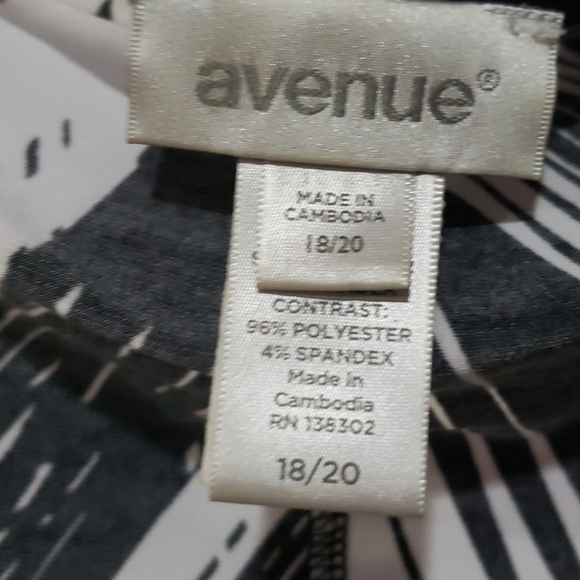 Black and white vest - Picture 2 of 4